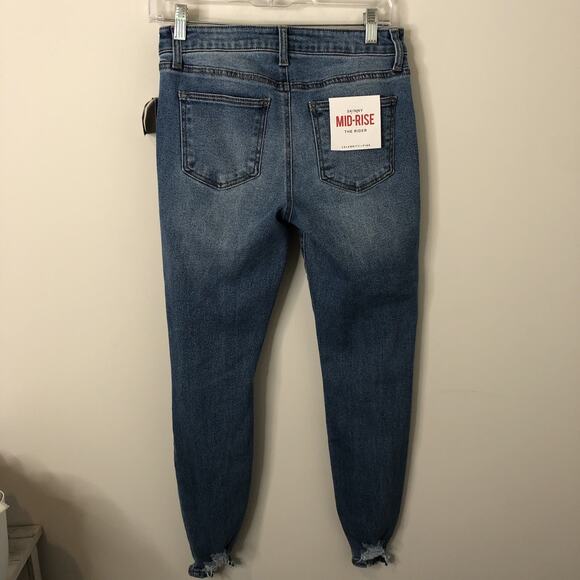 Celebrity Pink NWT Women's Skinny Mid-Rise The Rider Distressed Jeans Size 5/27 - Picture 12 of 13